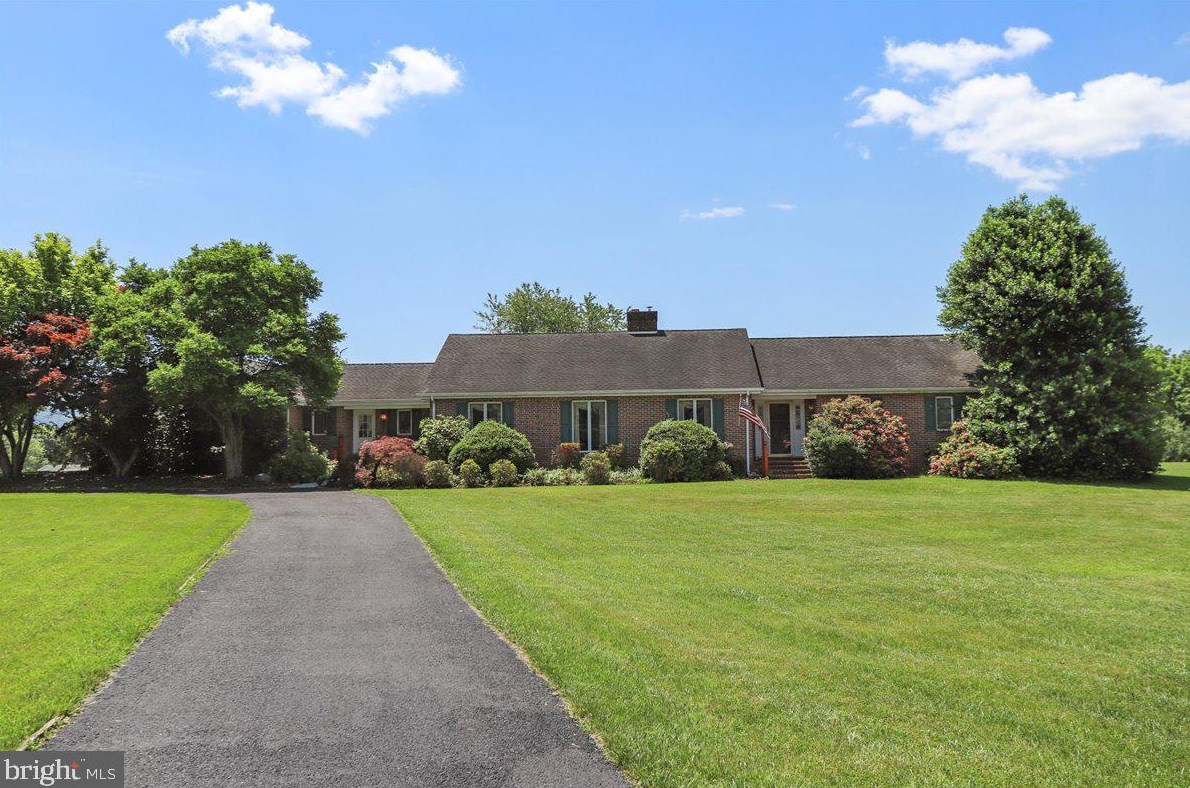 76 Windsor Dr, Charles Town WV 25414-2560 exterior