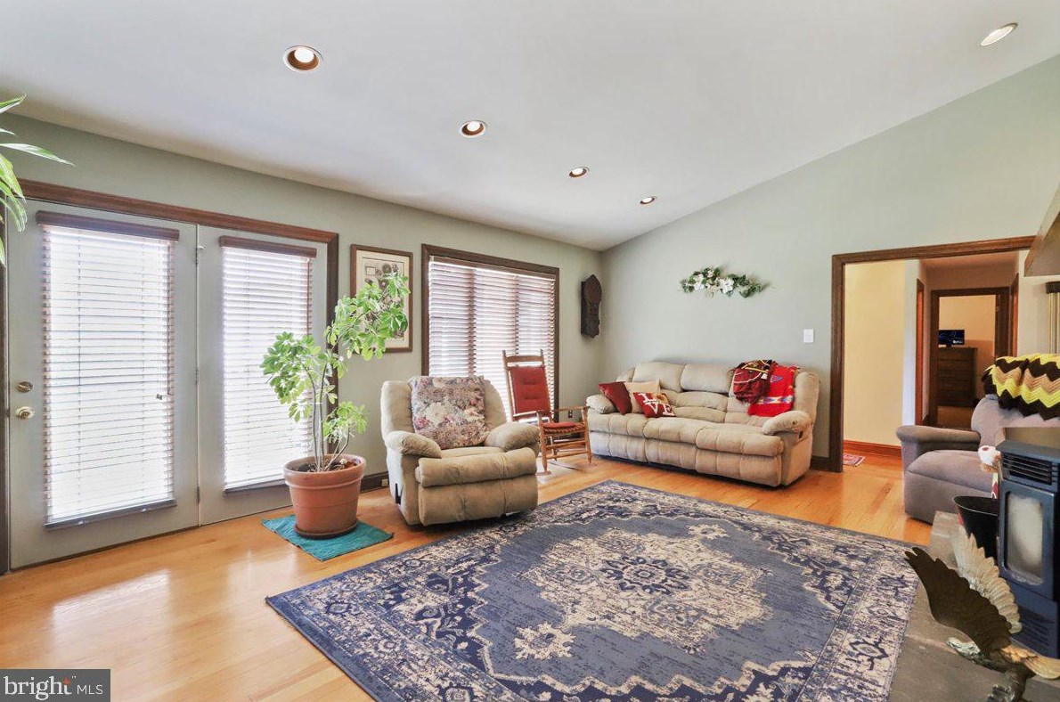 76 Windsor Dr, Charles Town WV 25414-2560 exterior