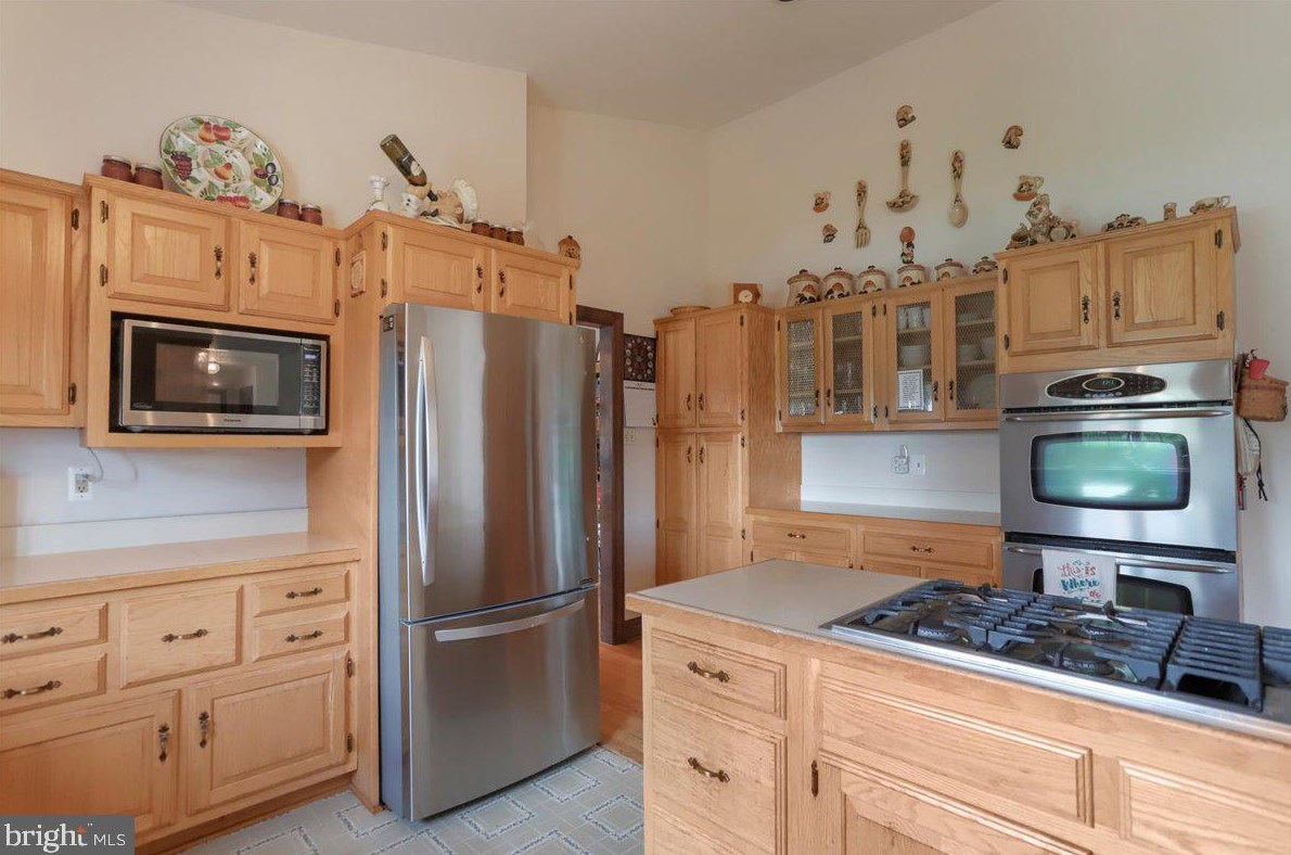 76 Windsor Dr, Charles Town WV 25414-2560 exterior