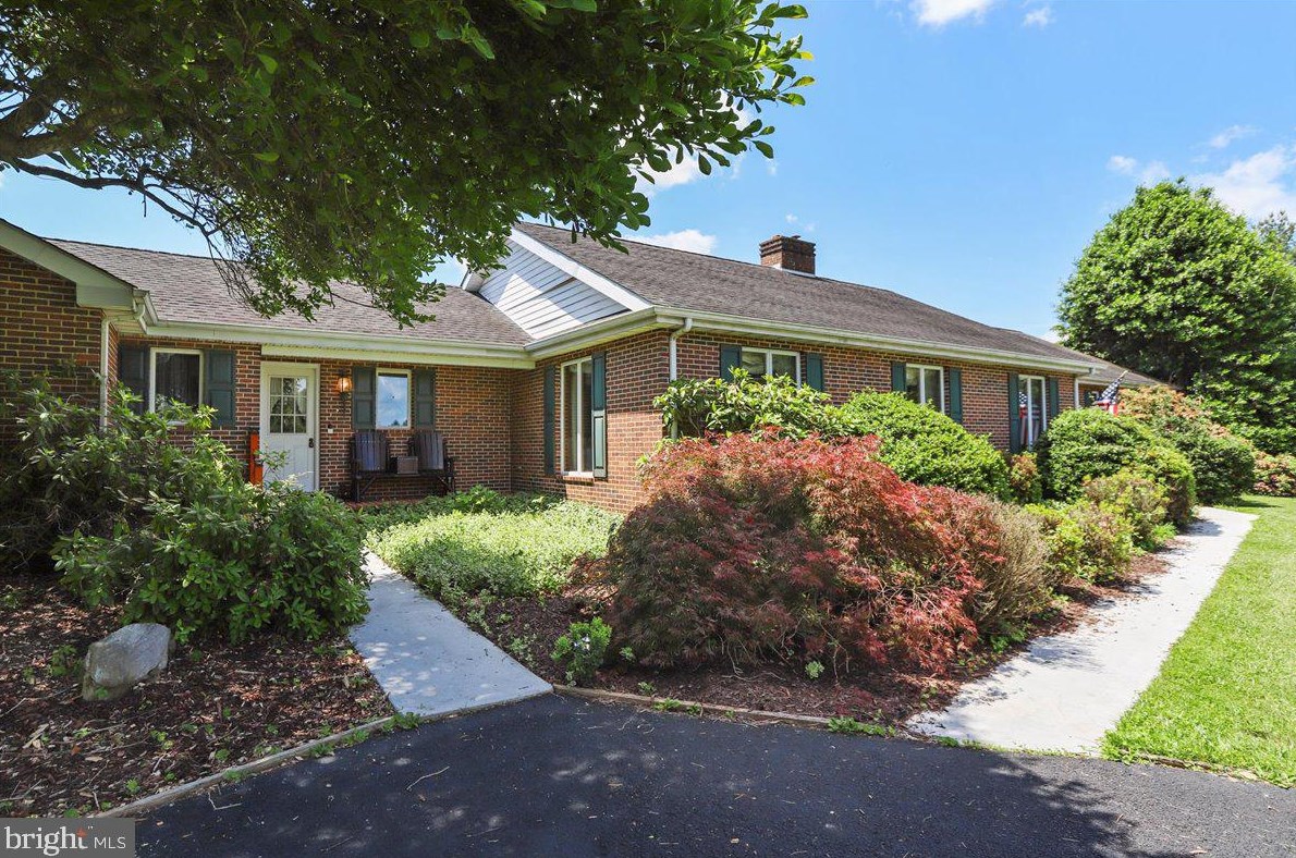 76 Windsor Dr, Charles Town WV 25414-2560 exterior