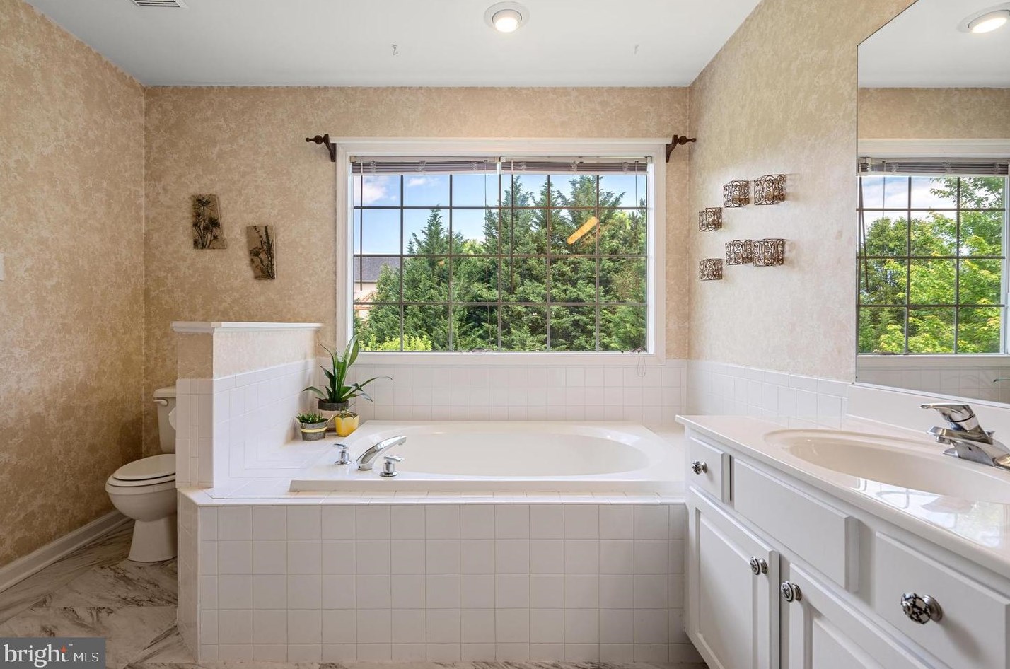 30 Pommel Ln, Charles Town WV 25414-9329 exterior