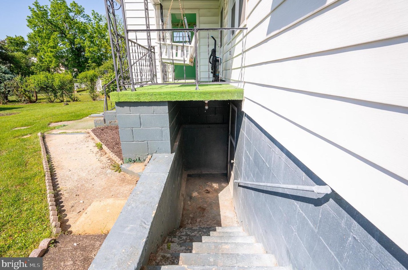 107 6 Ave, Ranson WV 25438-1402 exterior