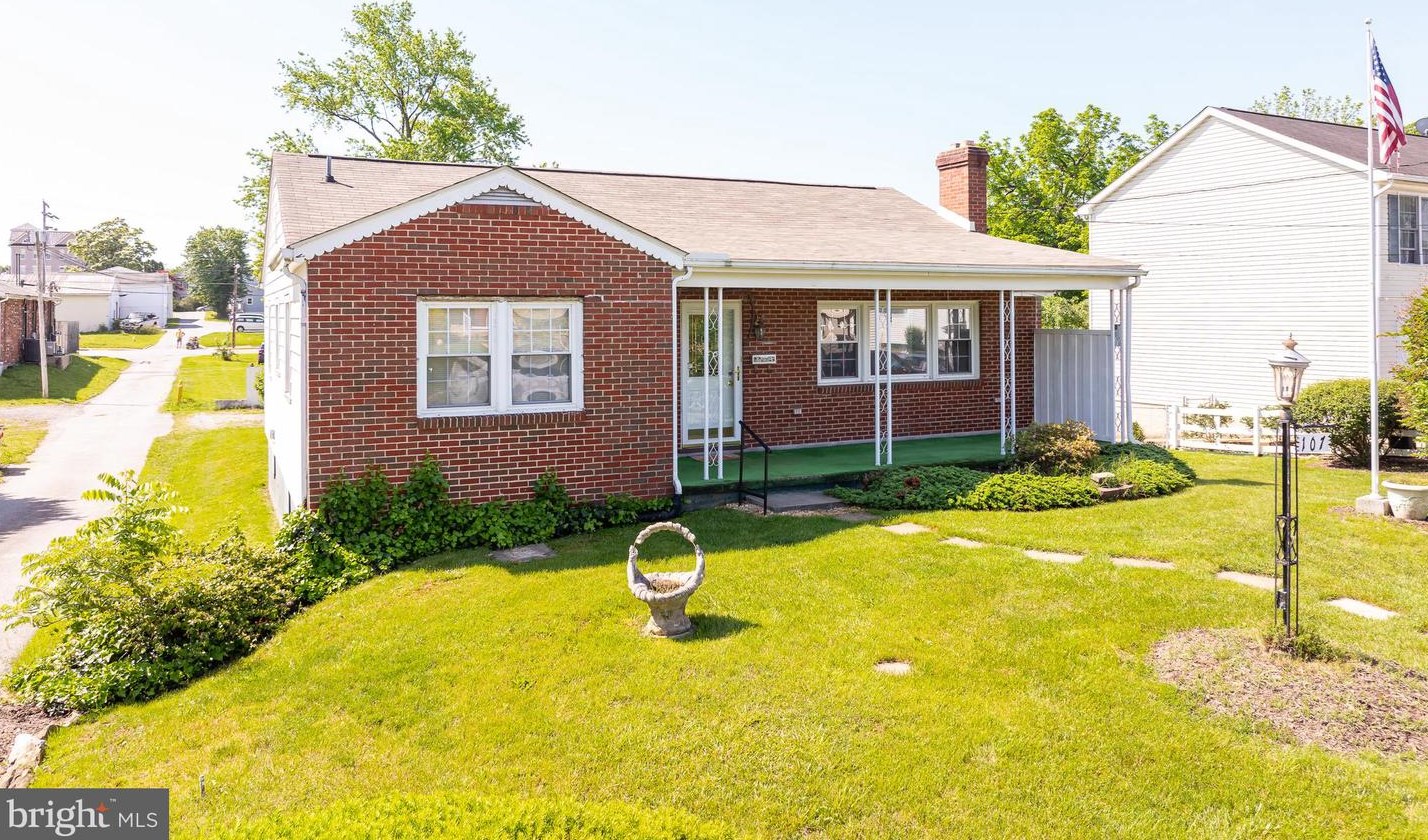 107 6 Ave, Ranson WV 25438-1402 exterior