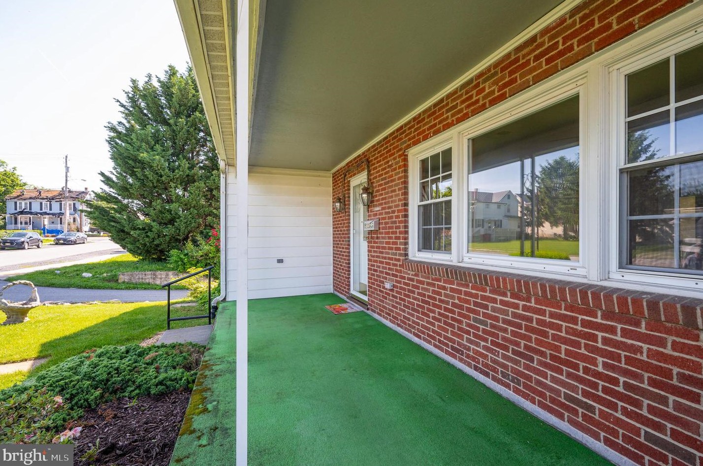 107 6 Ave, Ranson WV 25438-1402 exterior