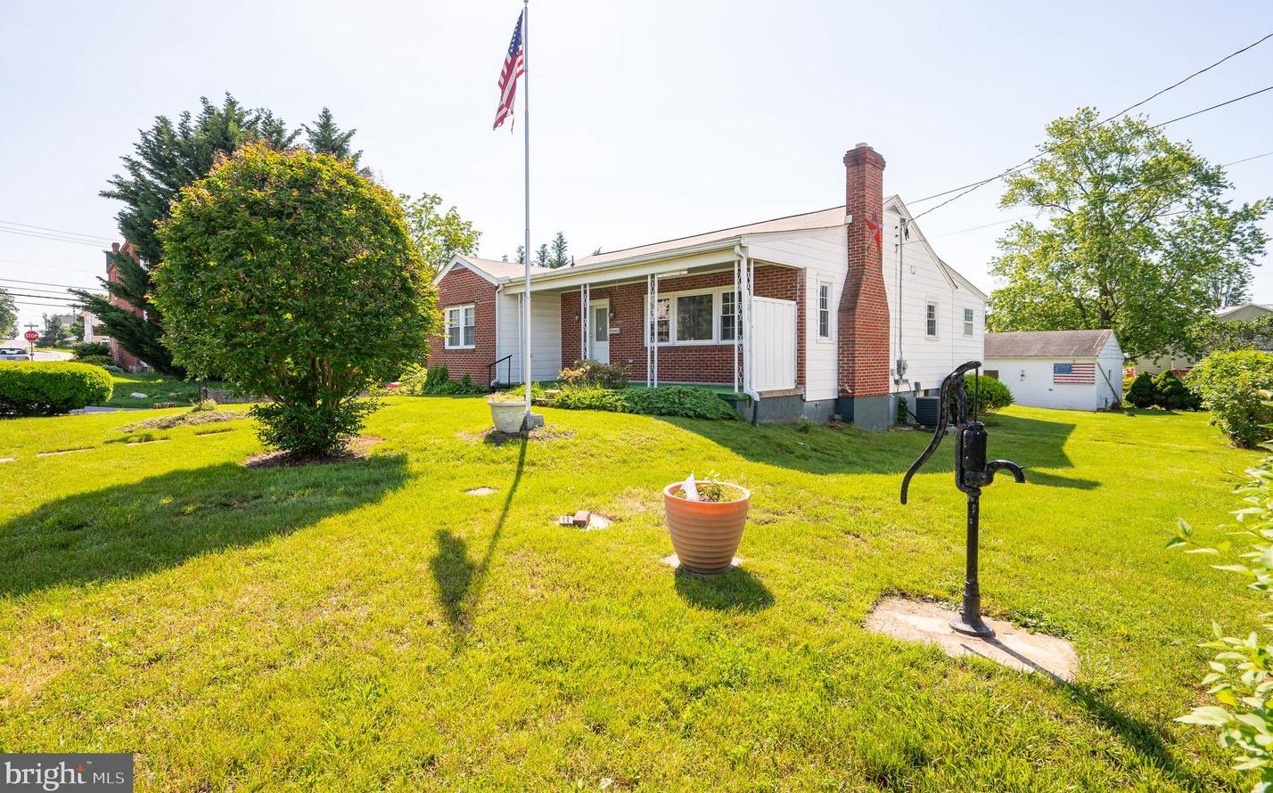 107 6 Ave, Ranson WV 25438-1402 exterior