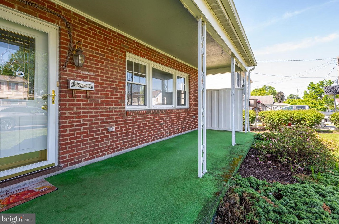 107 6 Ave, Ranson WV 25438-1402 exterior