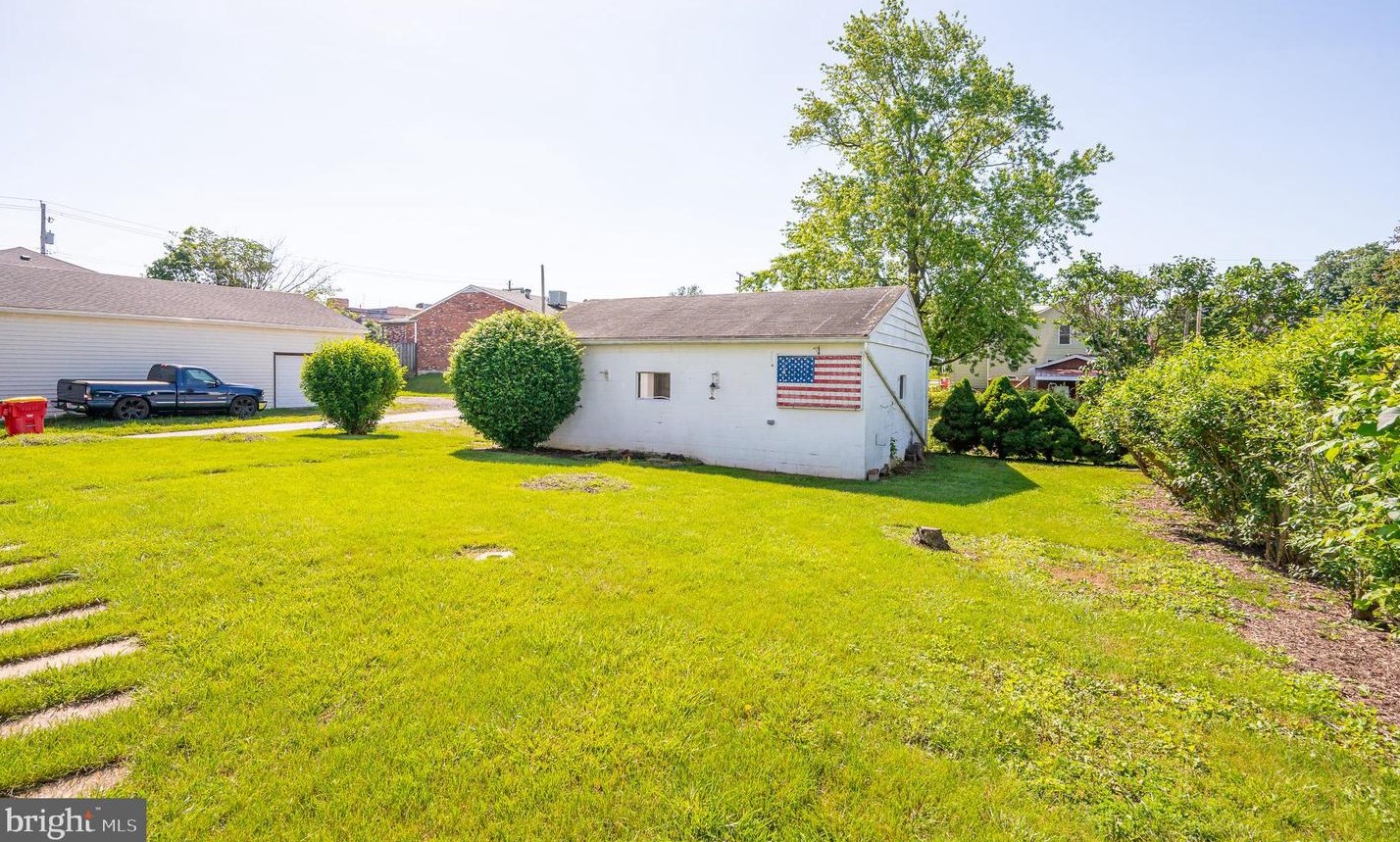 107 6 Ave, Ranson WV 25438-1402 exterior