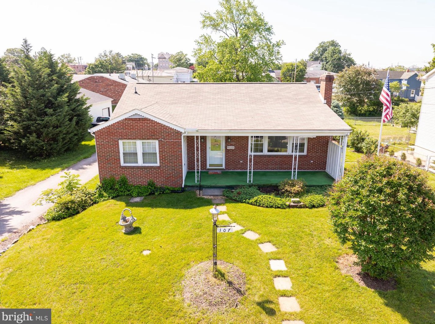 107 6 Ave, Ranson WV 25438-1402 exterior