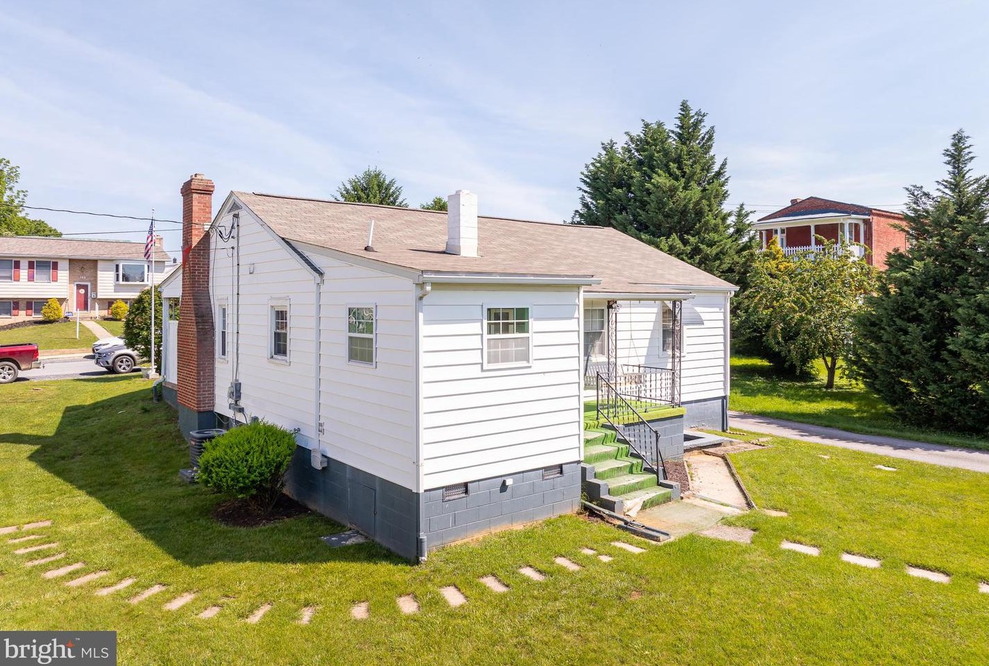 107 6 Ave, Ranson WV 25438-1402 exterior