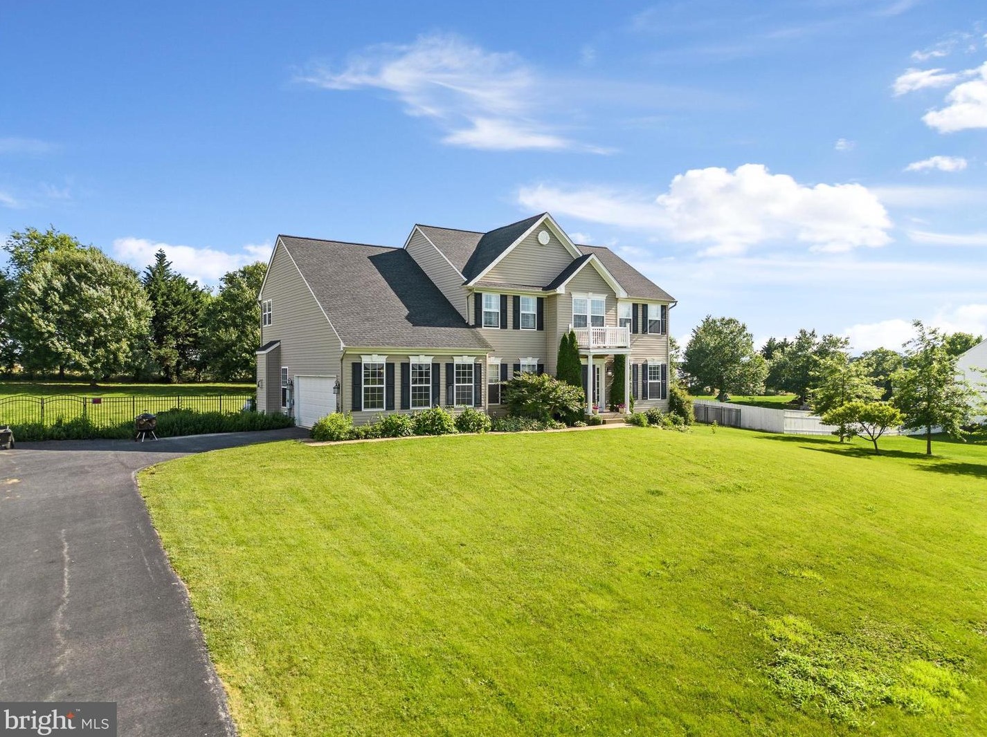 562 Spruce Hl Way, Charles Town WV  25414-4482 exterior