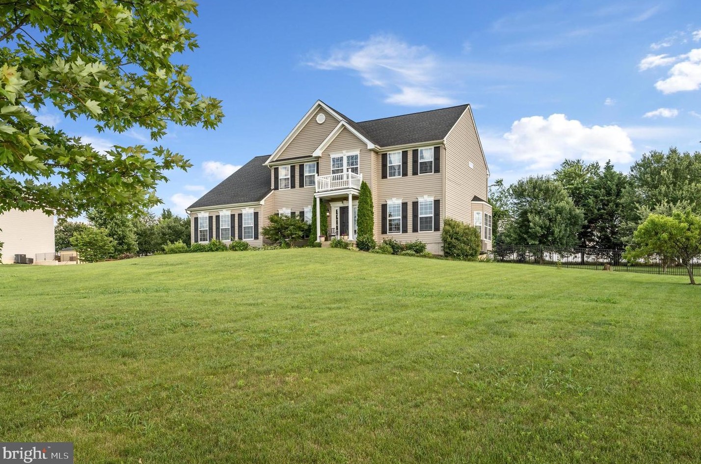 562 Spruce Hl Way, Charles Town WV  25414-4482 exterior