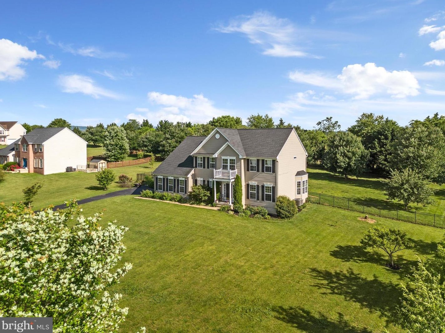 562 Spruce Hl Way, Charles Town WV  25414-4482 exterior