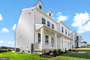 812 Lord Fairfax St, Charles Town, WV 25414 - Photo 3