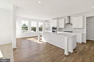 812 Lord Fairfax St, Charles Town, WV 25414 - Photo 9