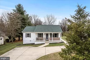 320 Beauregard Blvd, Charles Town, WV 25414 - Photo 1