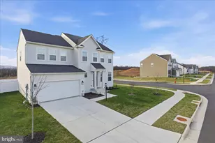 889 Barksdale Dr, Charles Town, WV 25414 - Photo 3