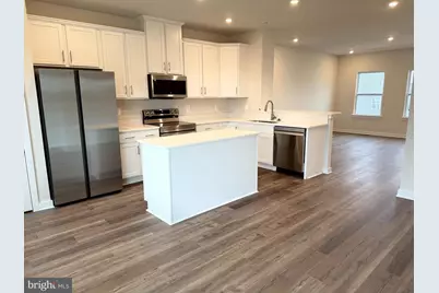 132 Monroe Ave, Ranson, WV 25438 - Photo 7