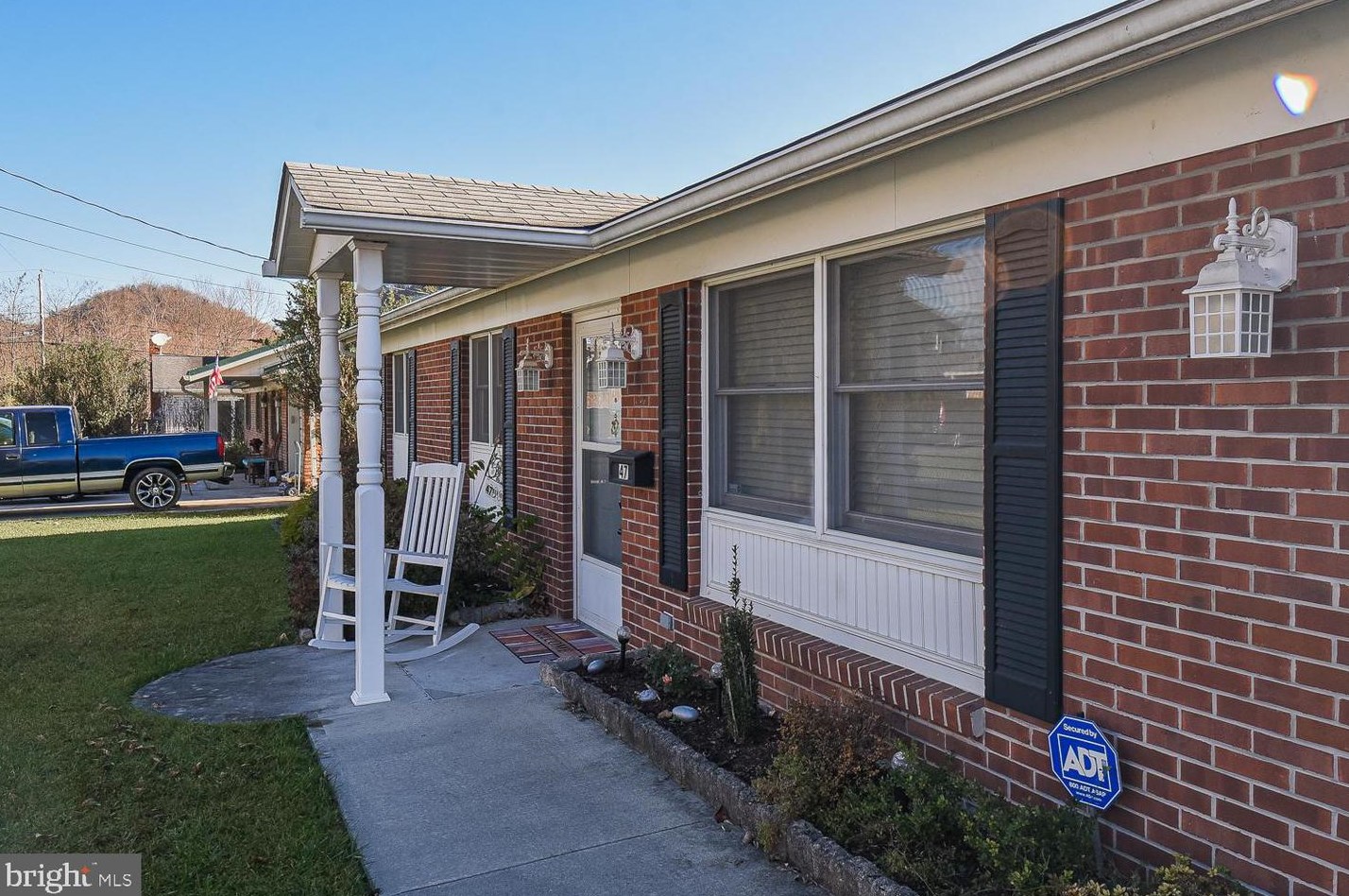 47 Nightingale St, Medley WV  26726-9458 exterior