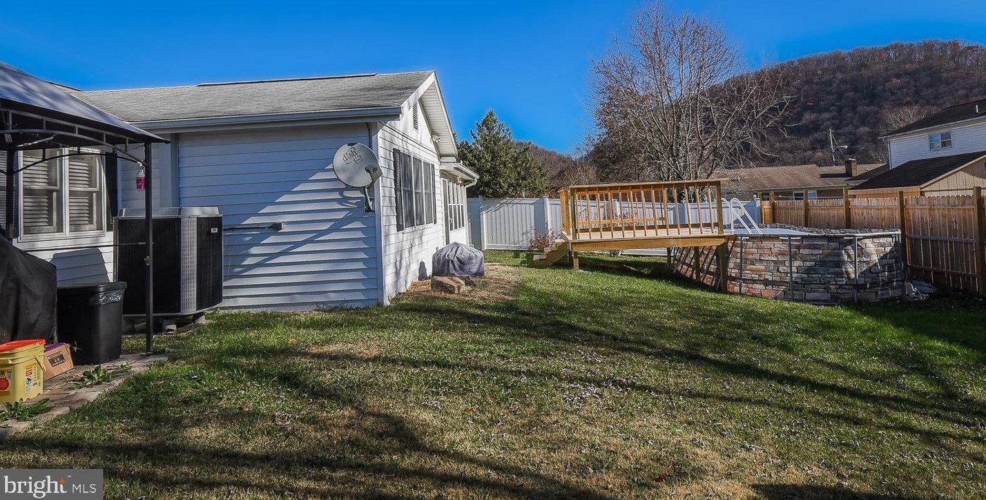 47 Nightingale St, Medley WV  26726-9458 exterior