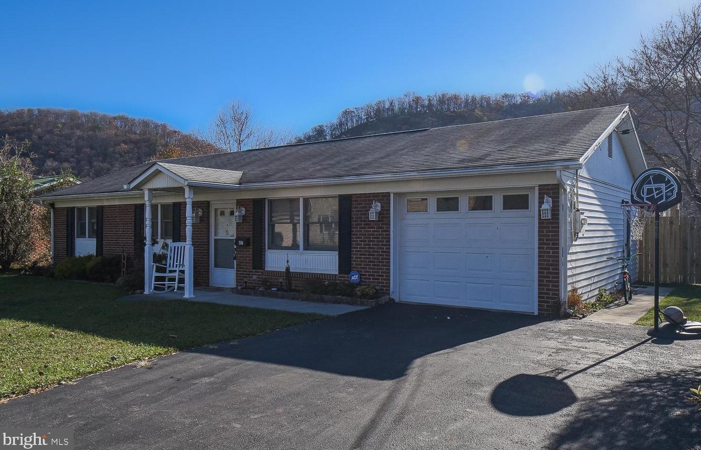 47 Nightingale St, Medley WV  26726-9458 exterior