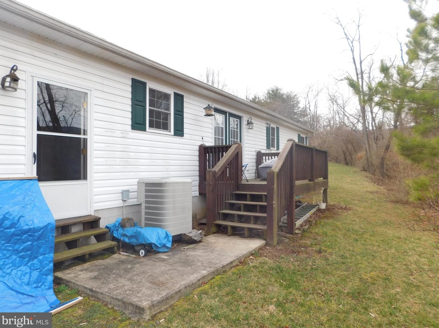 30 Paris Cir, Medley WV 26726-5018 exterior