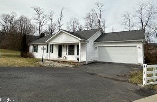 30 Paris Cir, Medley WV 26726-5018 exterior