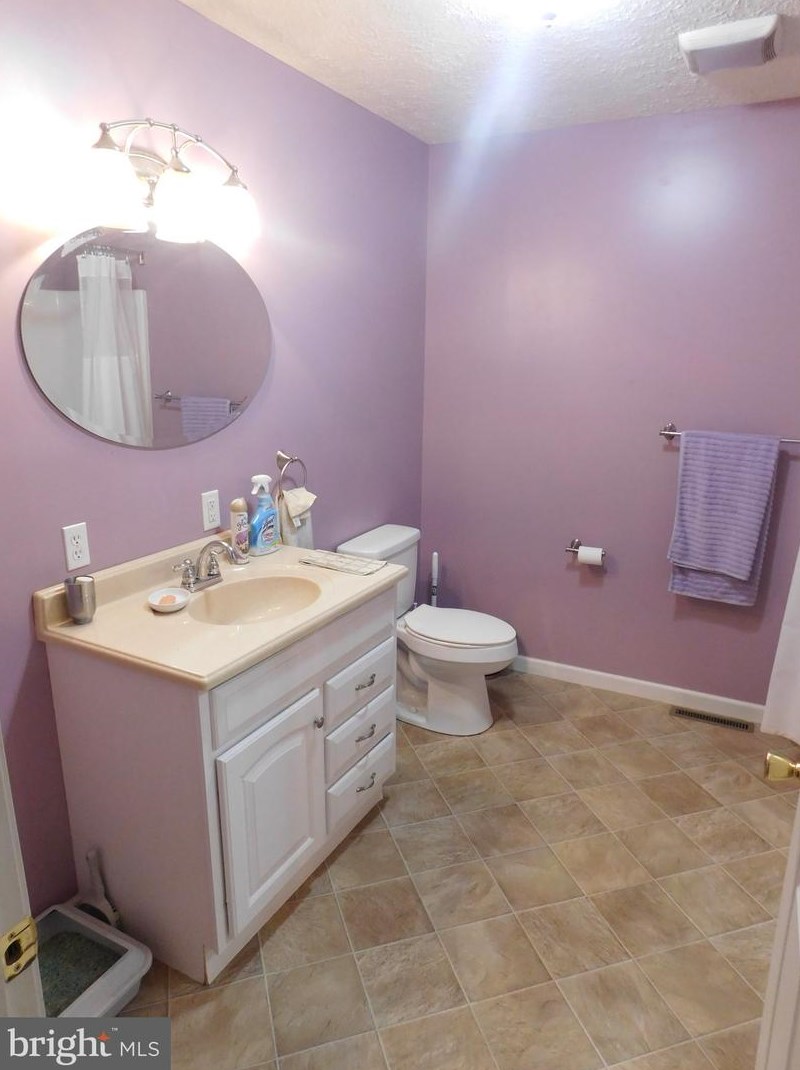 30 Paris Cir, Medley WV 26726-5018 exterior