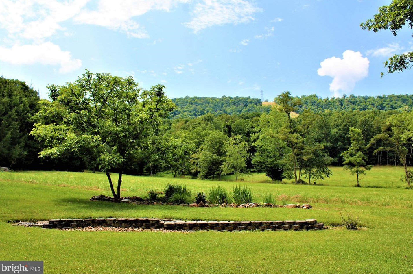 5374 Knobley Rd, Medley WV  26726 exterior