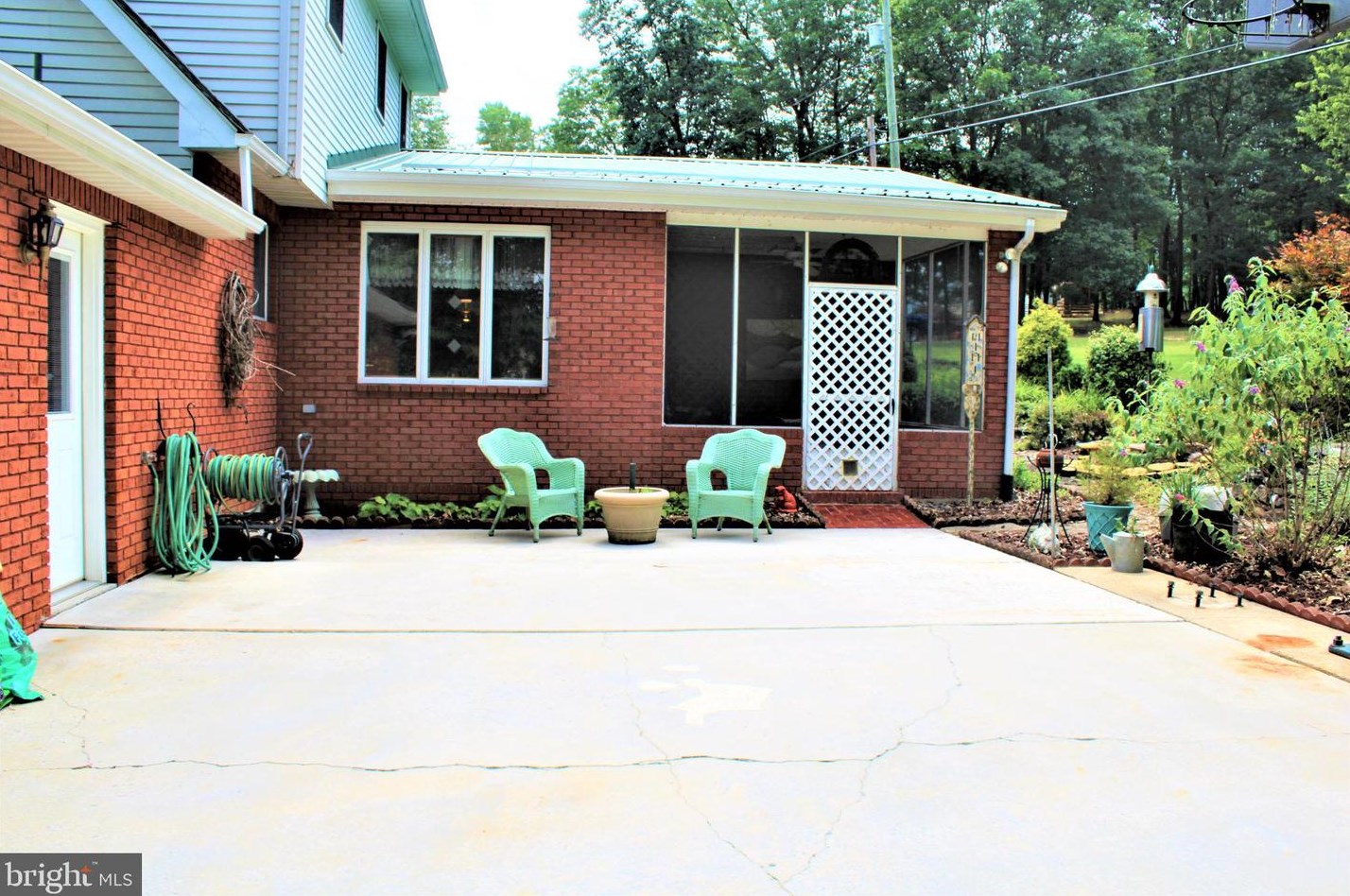 5374 Knobley Rd, Medley WV  26726 exterior