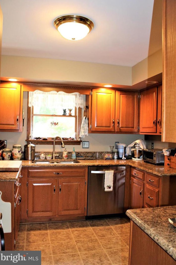 5374 Knobley Rd, Medley WV  26726 exterior