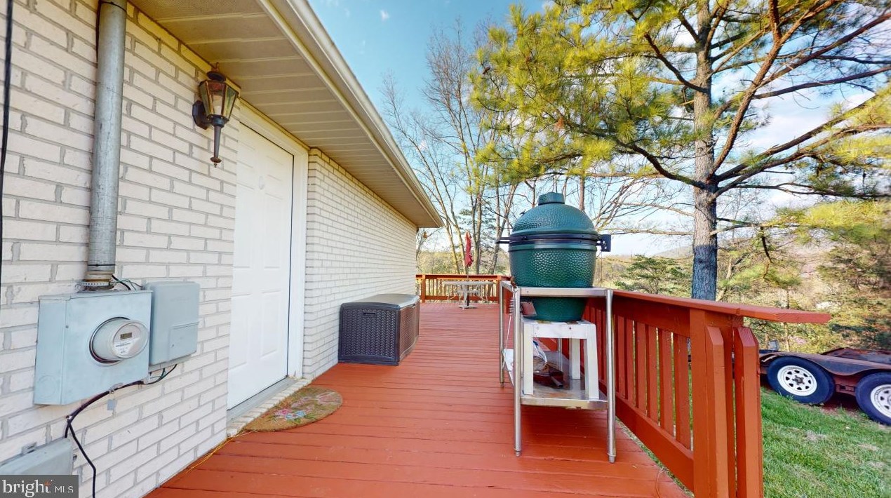 152 Evergreen Dr, Fort Ashby WV  26719-3500 exterior