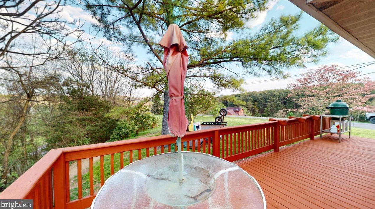 152 Evergreen Dr, Fort Ashby WV  26719-3500 exterior