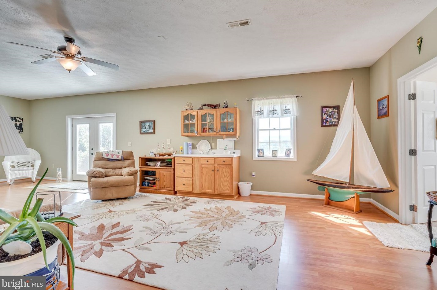 1942 Fairview Dr, Berkeley Springs WV  25411-3219 exterior