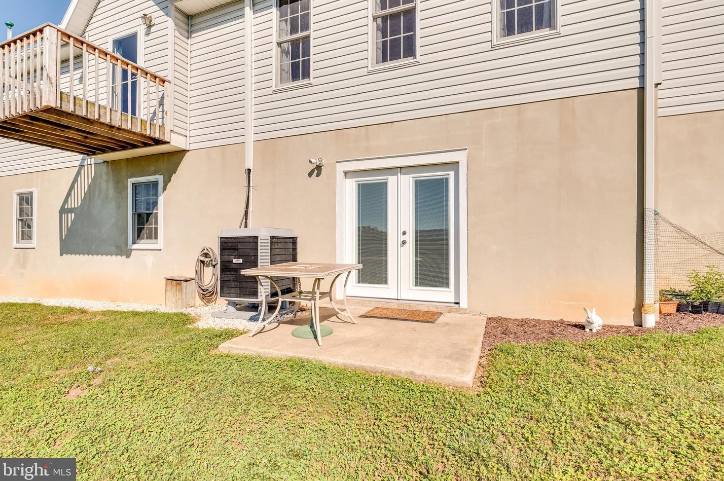 1942 Fairview Dr, Berkeley Springs WV  25411-3219 exterior