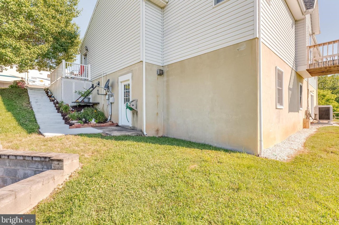 1942 Fairview Dr, Berkeley Springs WV  25411-3219 exterior