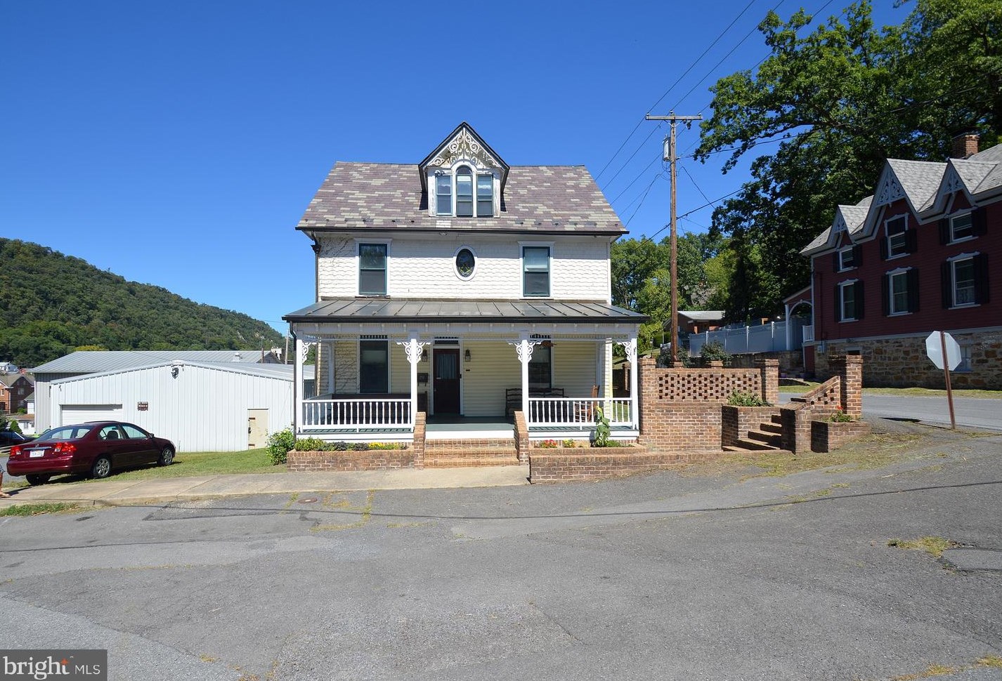 151 Fairfax St, Berkeley Springs WV  25411-3237 exterior