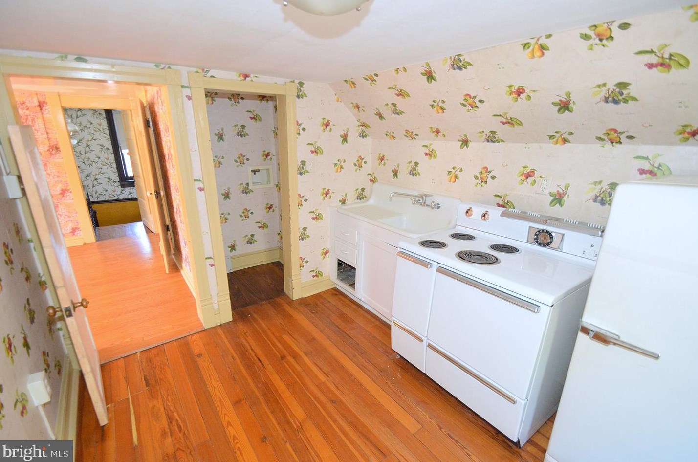 151 Fairfax St, Berkeley Springs WV  25411-3237 exterior