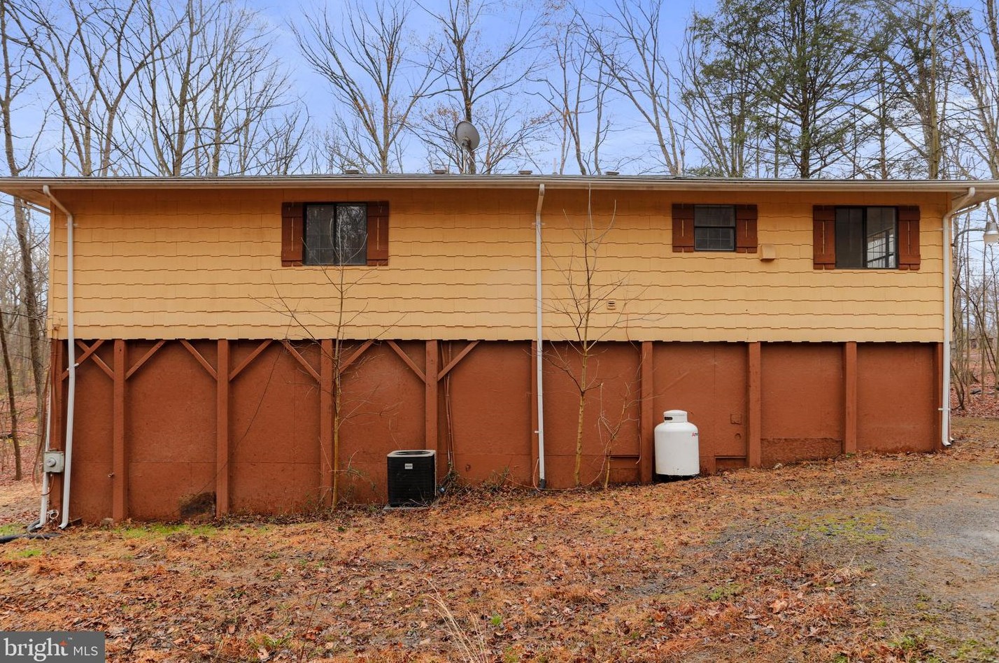 406 Feather Bed Ln, Hedgesville WV 25427-5292 exterior
