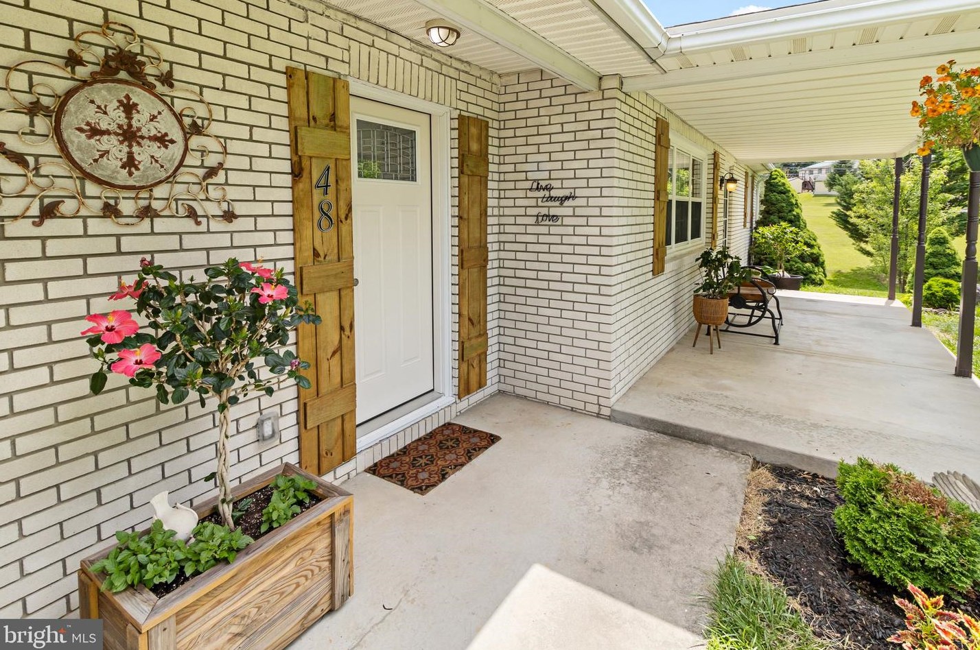 48 Calvin Unger Ln, Berkeley Springs WV 25411-5181 exterior