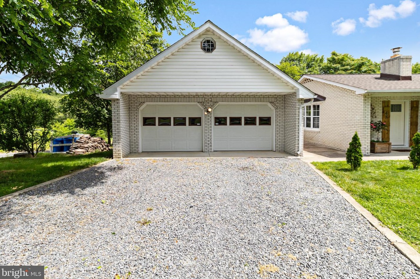 48 Calvin Unger Ln, Berkeley Springs WV 25411-5181 exterior