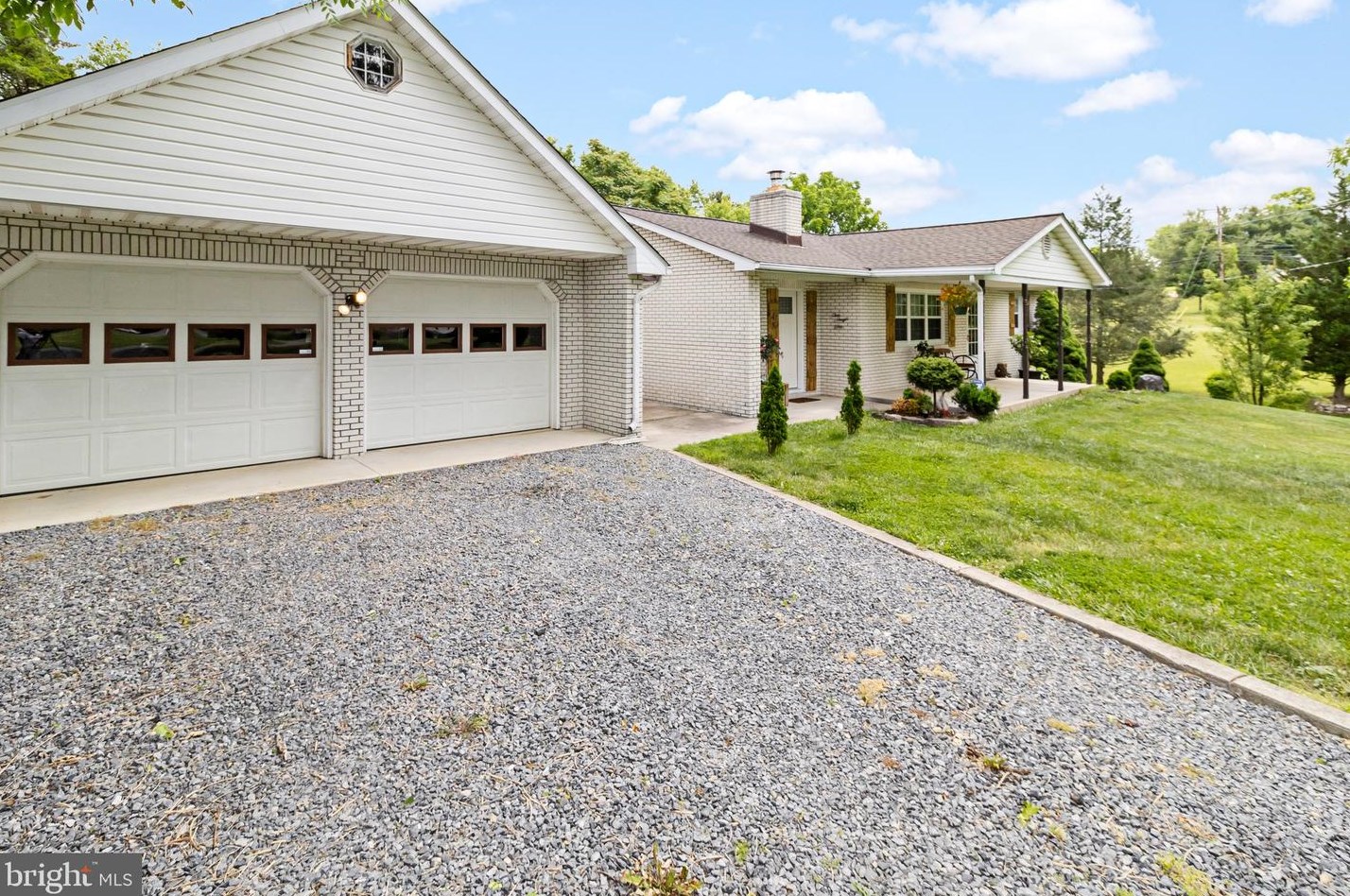 48 Calvin Unger Ln, Berkeley Springs WV 25411-5181 exterior
