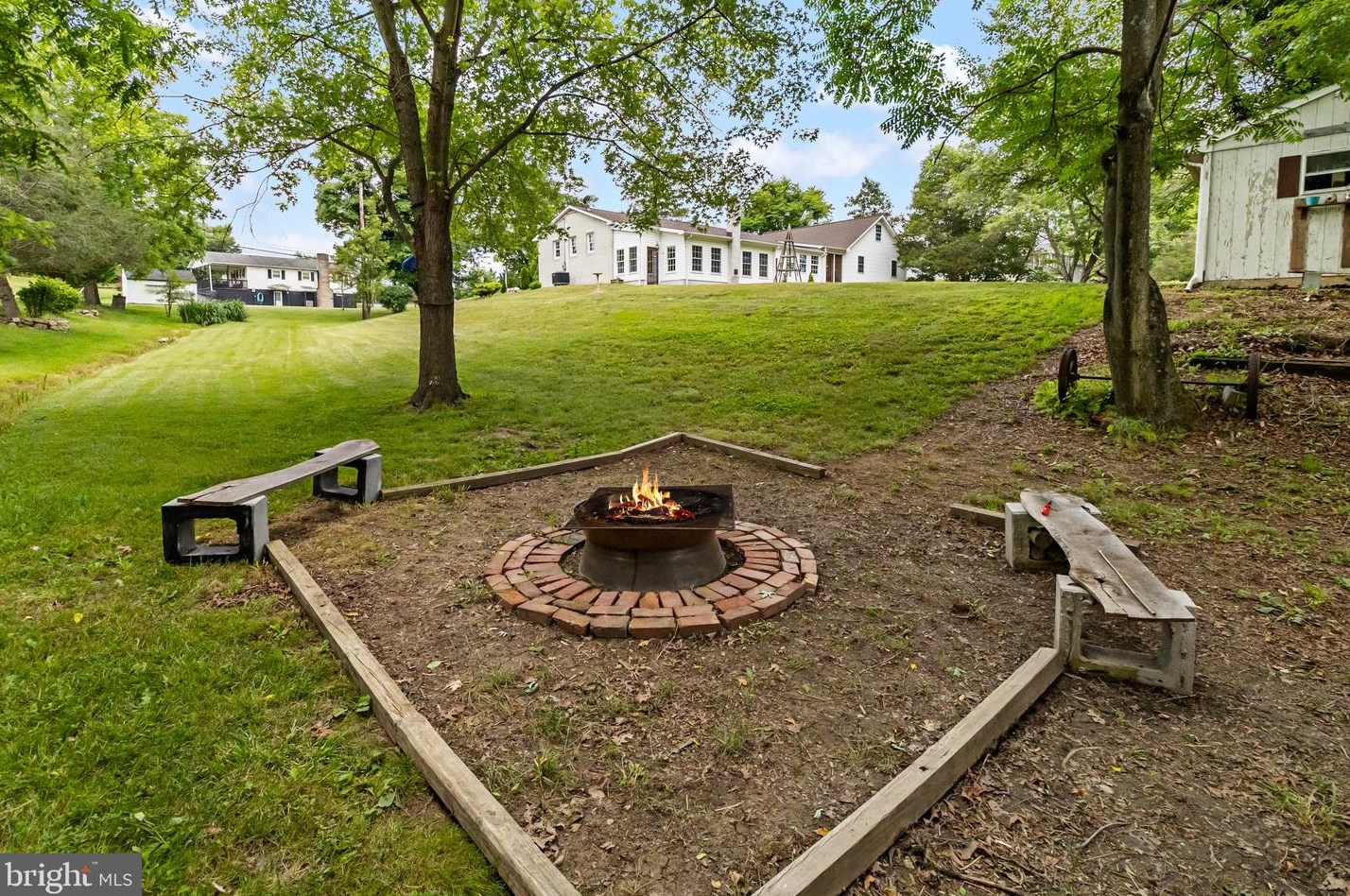 48 Calvin Unger Ln, Berkeley Springs WV 25411-5181 exterior