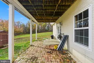 24 Greenoak Ln, Berkeley Springs, WV 25411 - Photo 9