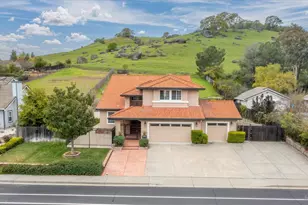 342 Woodcrest Dr, Vacaville, CA 95688 - Photo 1