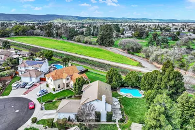 325 Fieldstone Court, Vacaville, CA 95687 - Photo 1