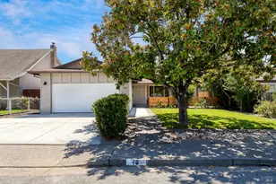 18 Eastside Cir, Petaluma, CA 94954 - Photo 1