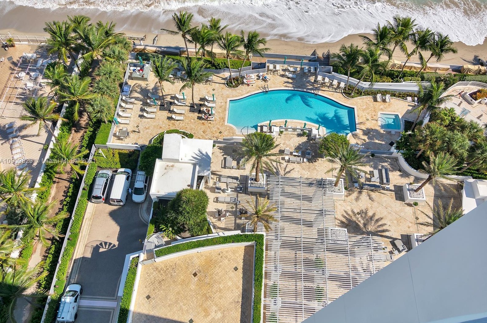 3535 Ocean Dr, Hollywood FL  33019-2898 exterior