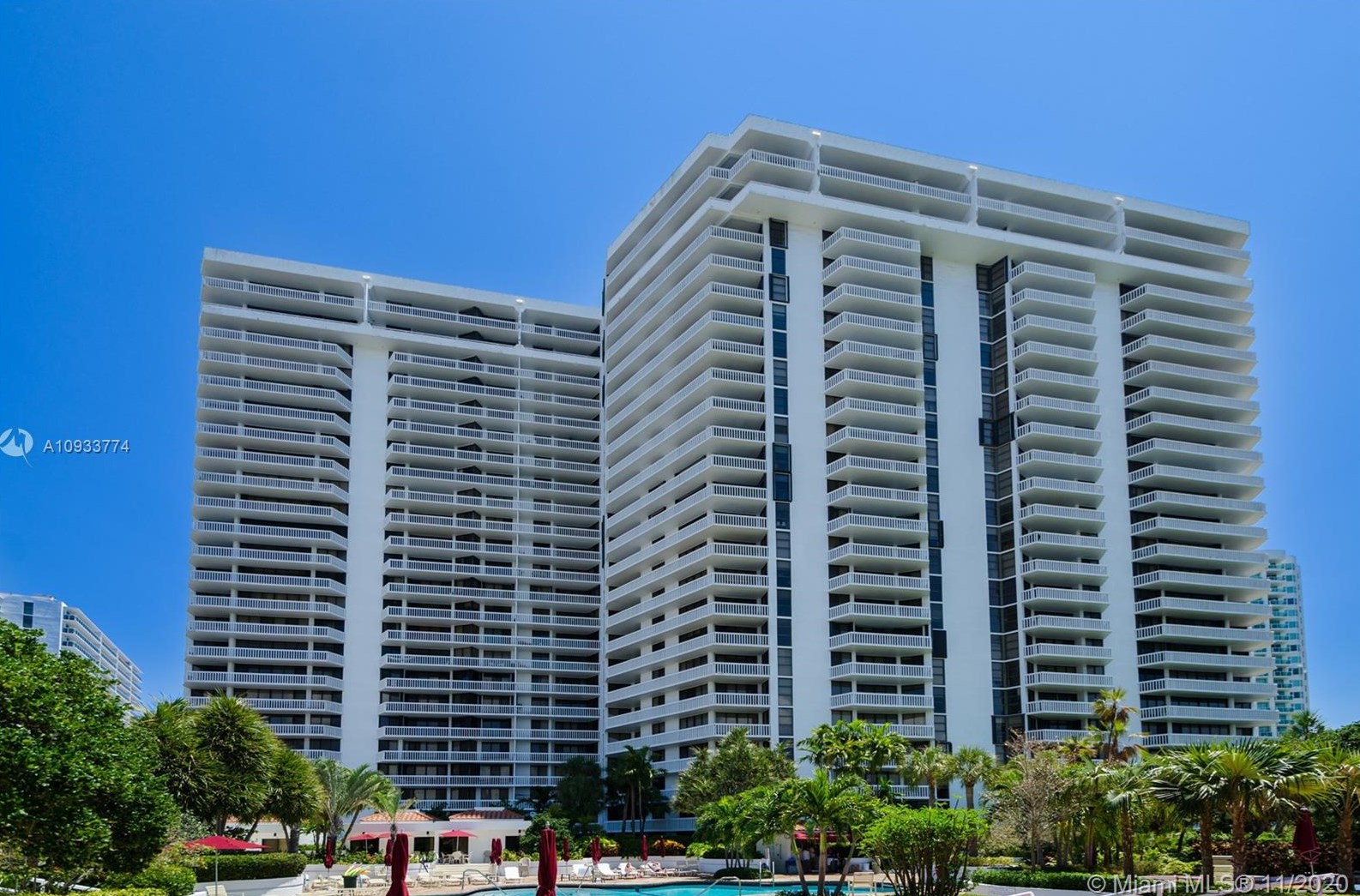 20281 Country Club Dr, Miami FL  33180-3010 exterior