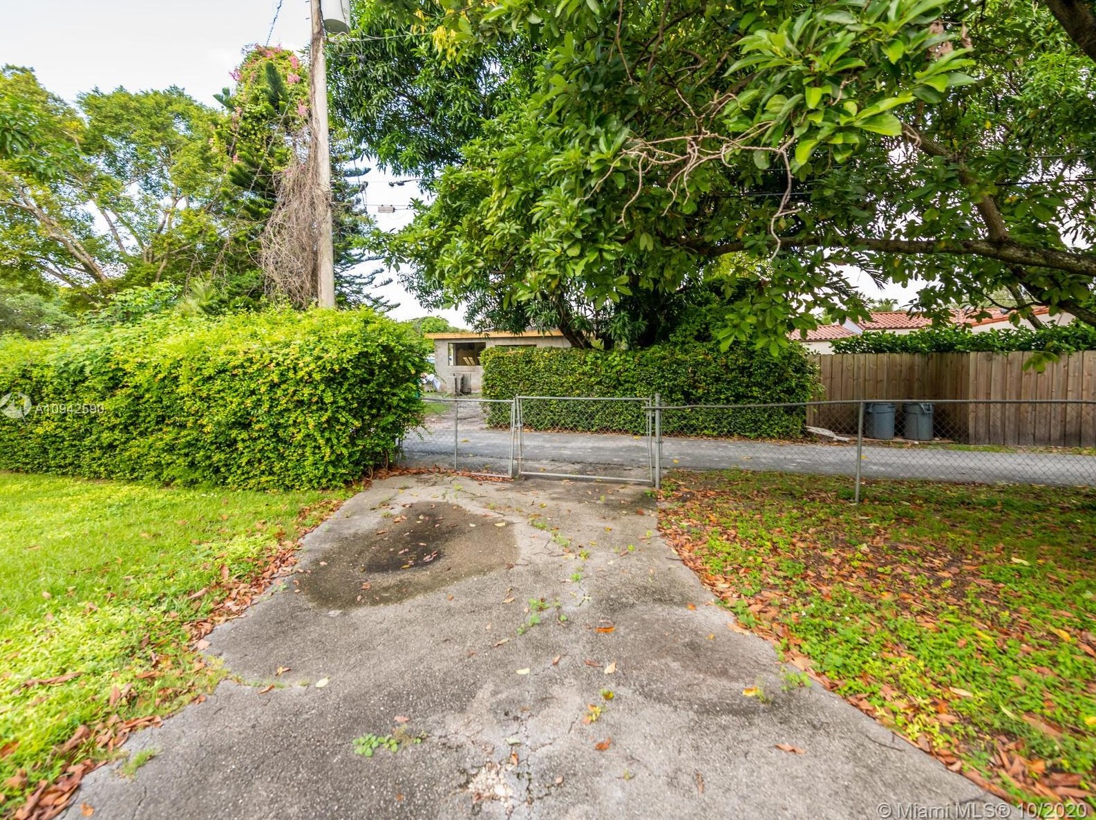 85 94 St, Miami FL 33138-2819 exterior