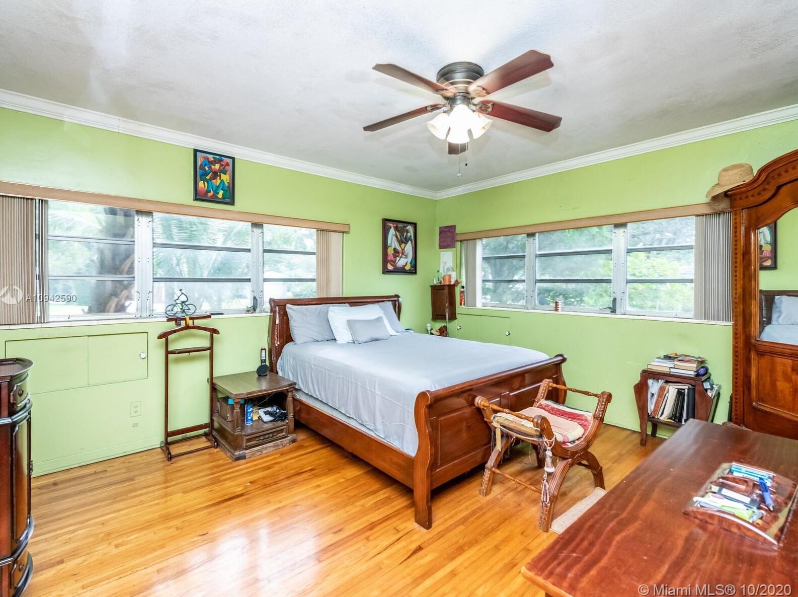 85 94 St, Miami FL 33138-2819 exterior